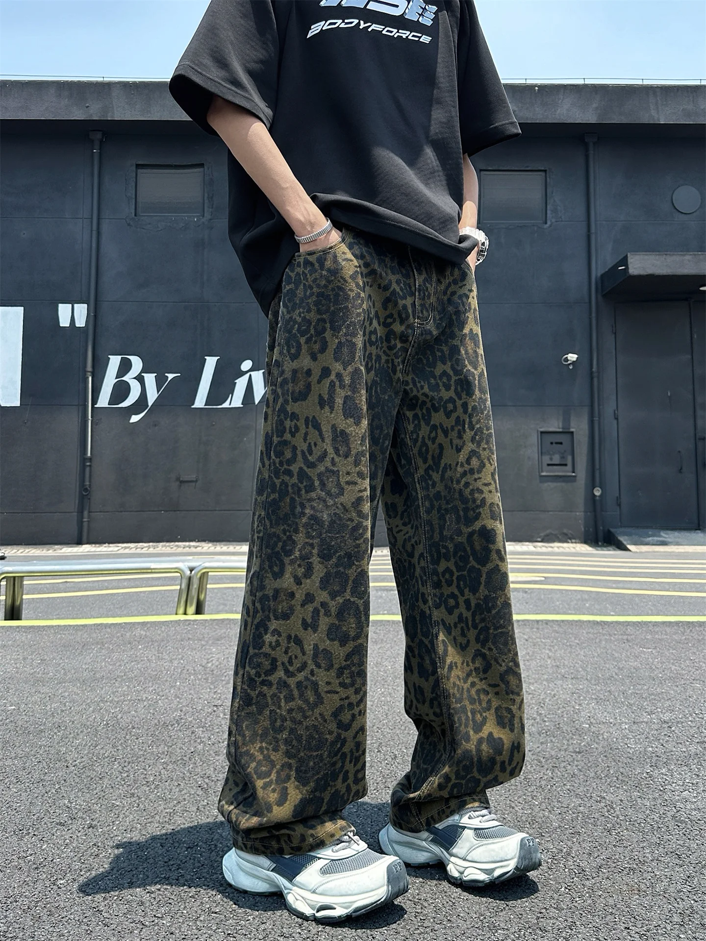 

Retro American Leopard Print Men's Straight Leg Jeans Washed out Hip Hop Vintage Couples Jeans Casual Loose Fit Summer Jeans