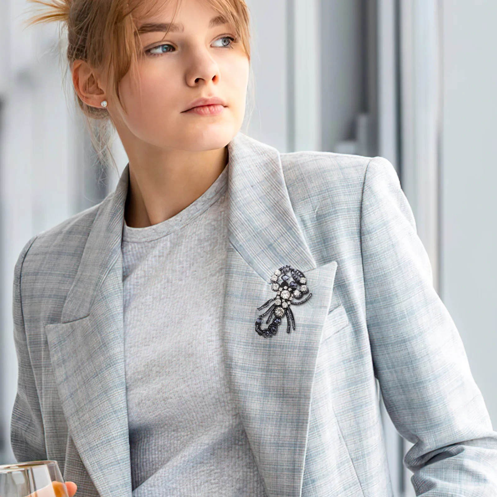 

1pcs Scorpion Embroidered Appliques Iron On Patches Vintage Crystal Clothing Accessories Halloween Animal Sewing Patches