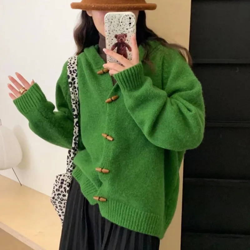 Moda coreana Otoño Invierno Top suelto corto suéter de punto abrigo para mujer con botones de cuerno Color puro estilo perezoso