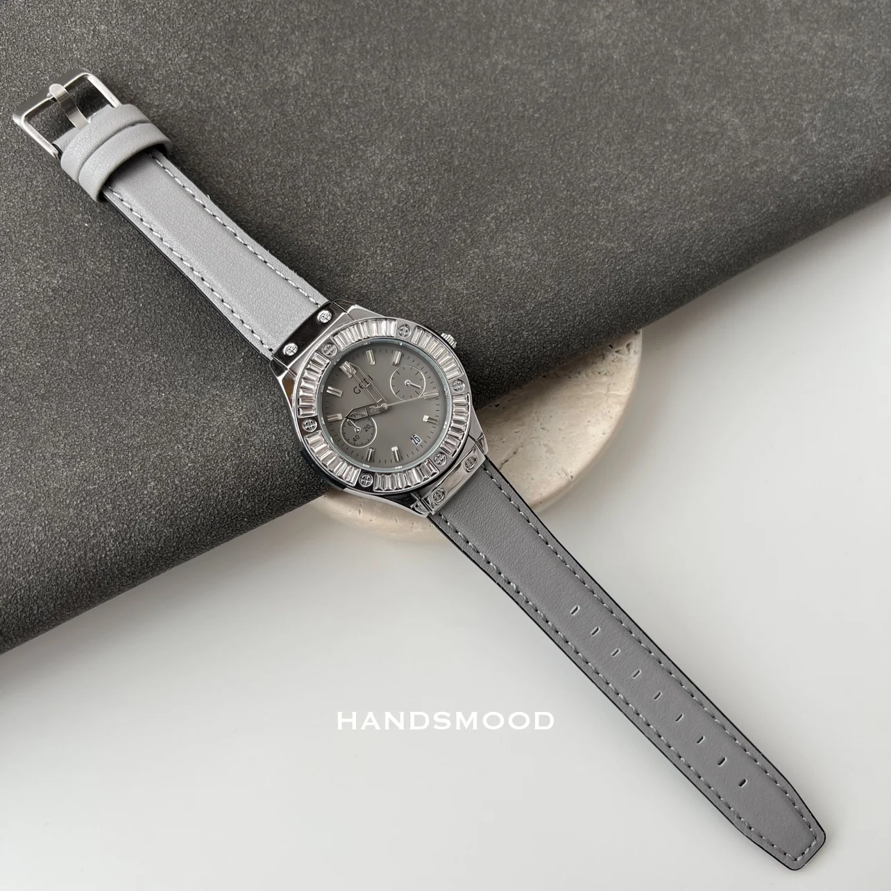 

Vintage watch high-grade gray diamond calendar simple temperament fashionable and versatile women's watch, a gift for girlfriend