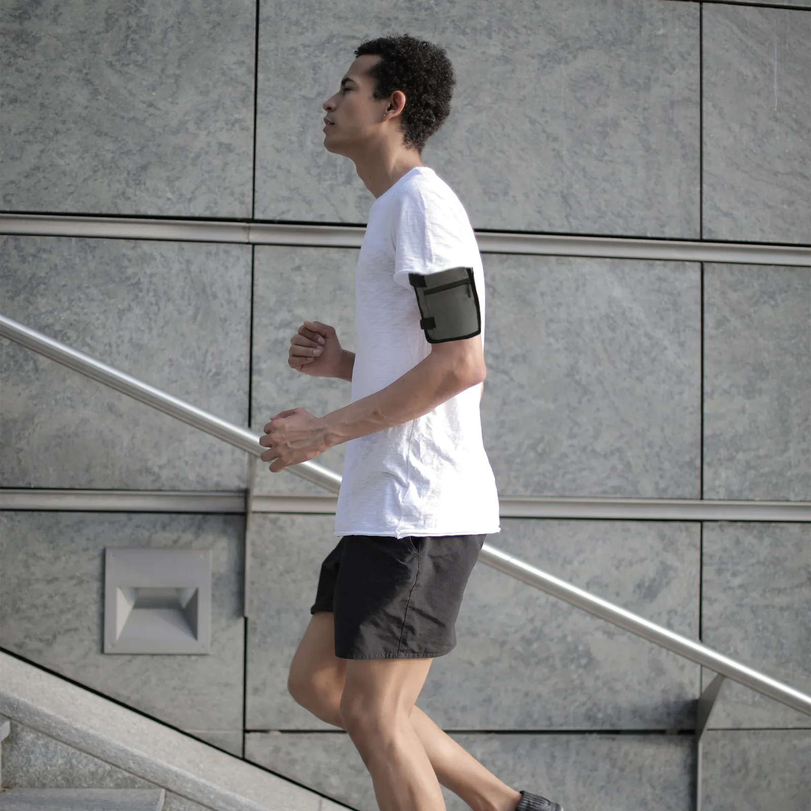 

Waterproof Tactical Leg Pouch Adjustable Straps Outdoor Sports Riding Mobile Phone Calf Bag Running Phone Leg Band Multi-Use