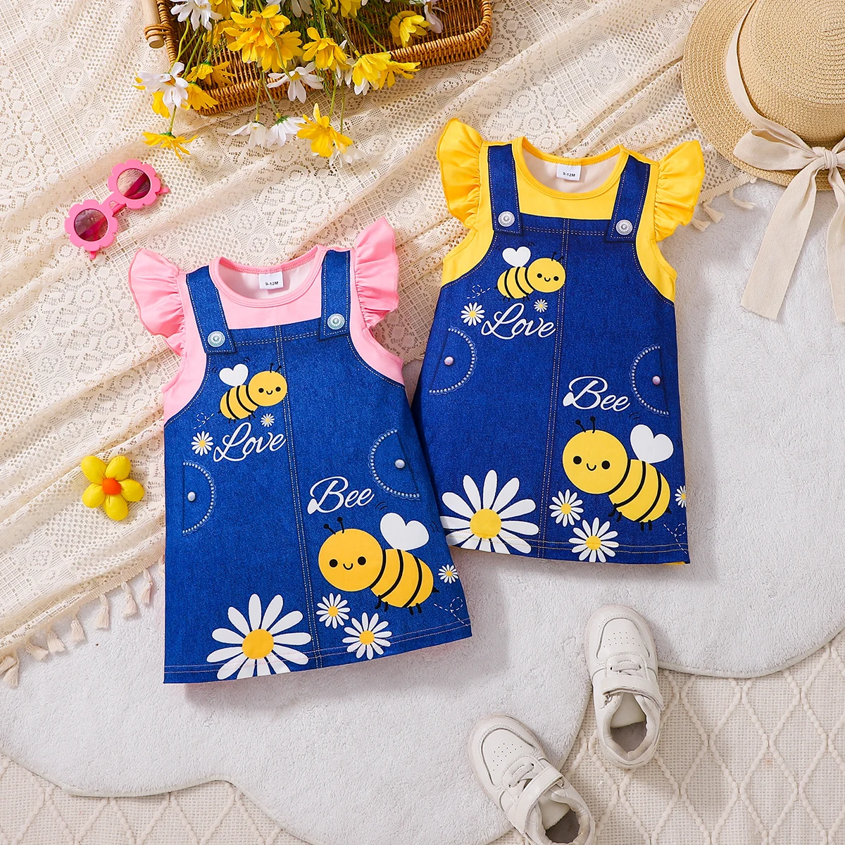 

Принт пчелы для девочек: топ с рукавами-крылышками и рисунком ромашки + джинсовый комбинезон Желто-розовый цветной блок, комплект из двух предметов