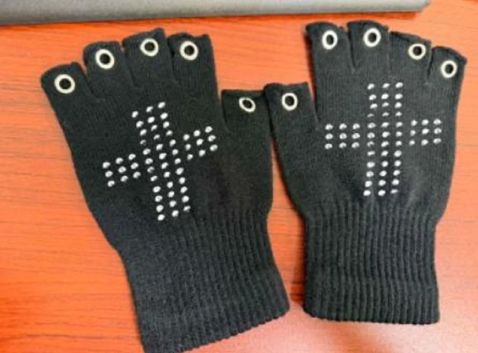 Womens Y2K Trendy Gloves Cross Bead Print Five Finger Design Fashion Accessories For Street Style Party Outfits