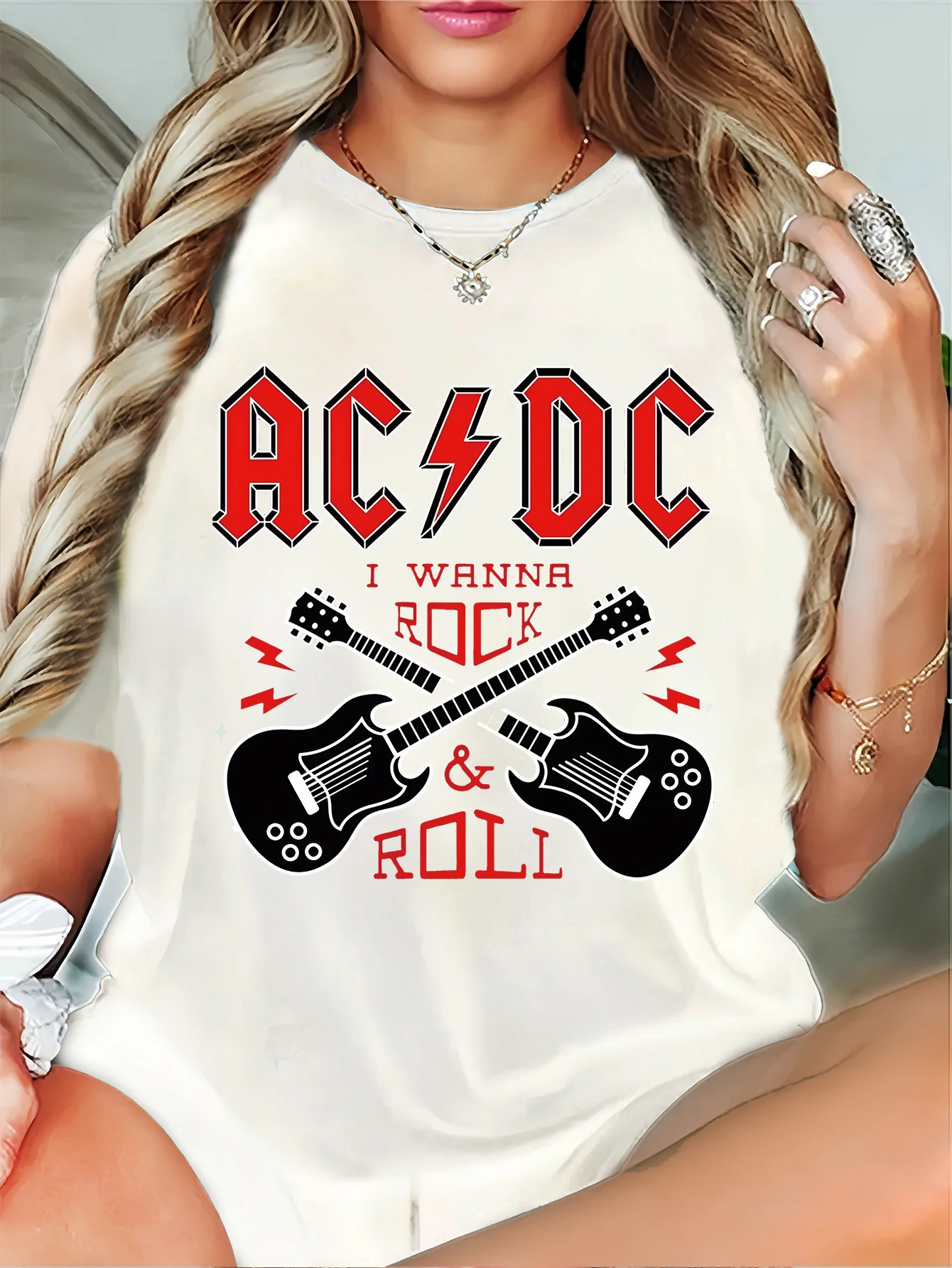 2025 جديد المرأة تي شيرت ACDC روك باند قصيرة الأكمام القطن تيز عالية الجودة العلامة التجارية تي شيرت للجنسين الصيف Y2k بلايز الشارع الشهير