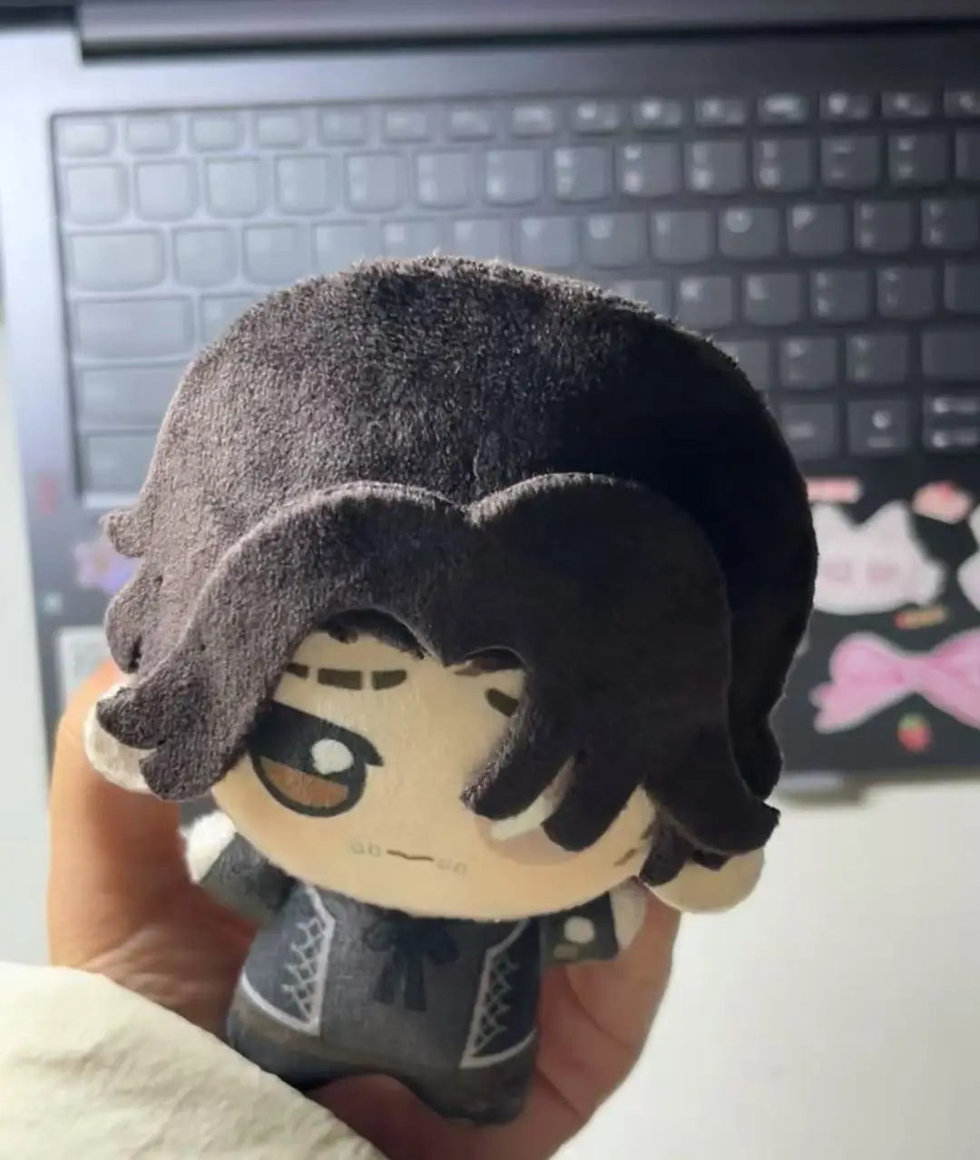 10 cm jogo identidade v plushie chaveiro bonito fabricante de fantoches acrobata cavaleiro pingente bonecas com chapéu cosplay fãs coleção presente