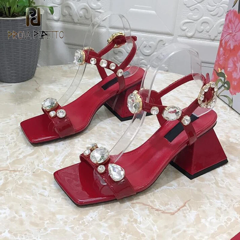 

Squared Heel Gemstone Ankle Strap Sandal Shoes Shiny Leather Women Real Leather Wedding Party Sapatos Red Green New Fashion Shoe