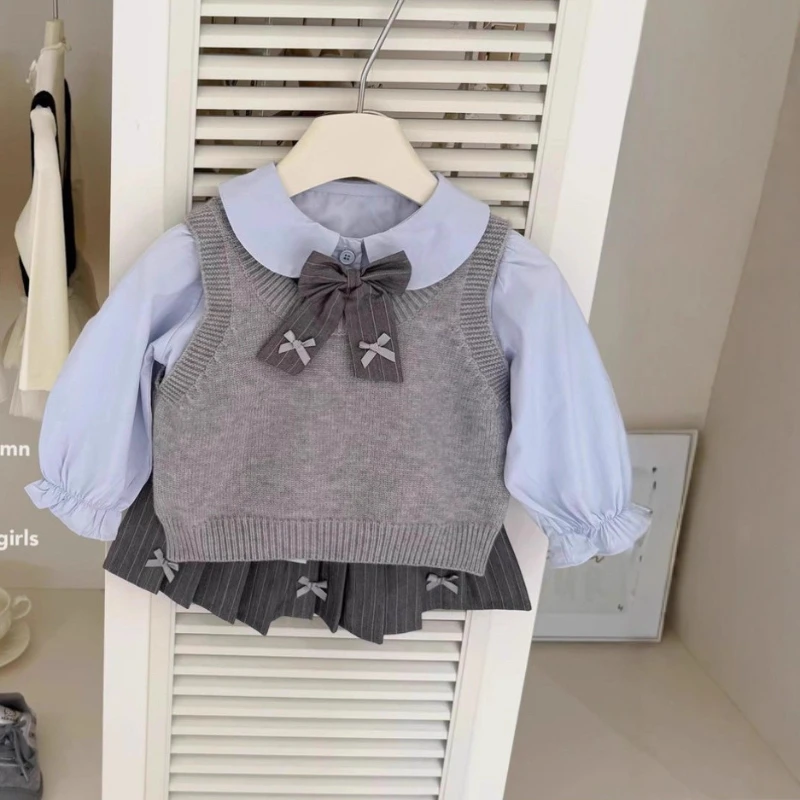 

Комплект в студенческом стиле для девочек, весенняя одежда, детская модная и модная рубашка для маленьких девочек, вязаный жилет, плиссированная юбка