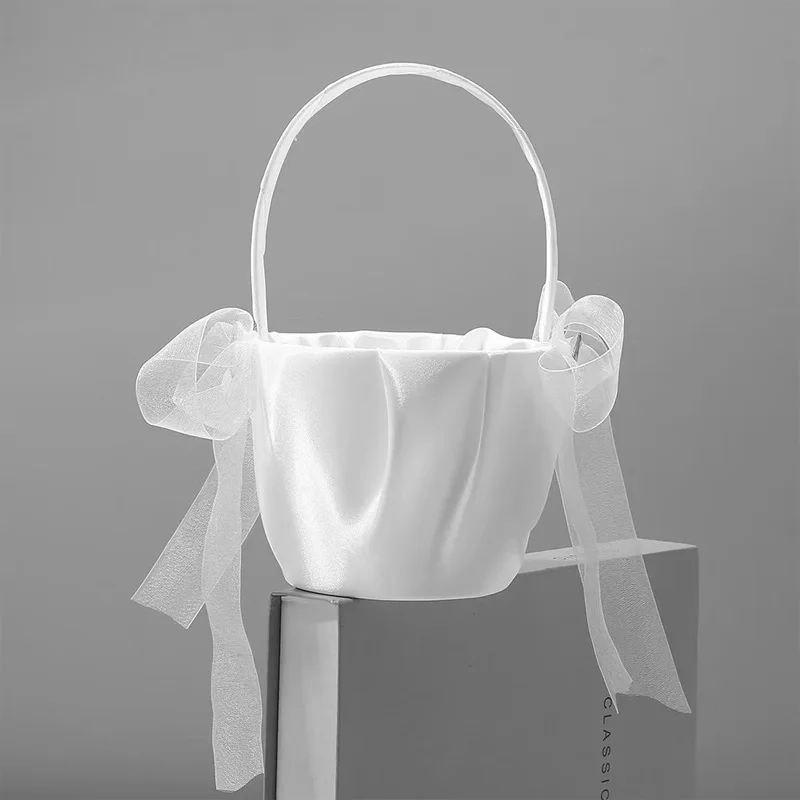 Romantic White Flower Basket Wedding Flower Child Scatter Flower Basket Western Wedding Wedding Senior Sense Jewelry