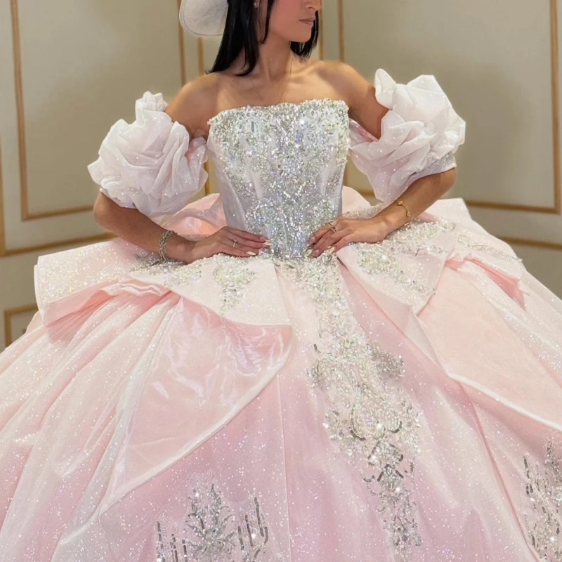 Jasnoróżowe Błyszczące Sukienki Quinceanera Odkryte Ramiona Aplikacje Koronka Koraliki Kokarda Tiulowa Suknia Balowa Vestidos De 15 Anos Sukienka Sweet 16