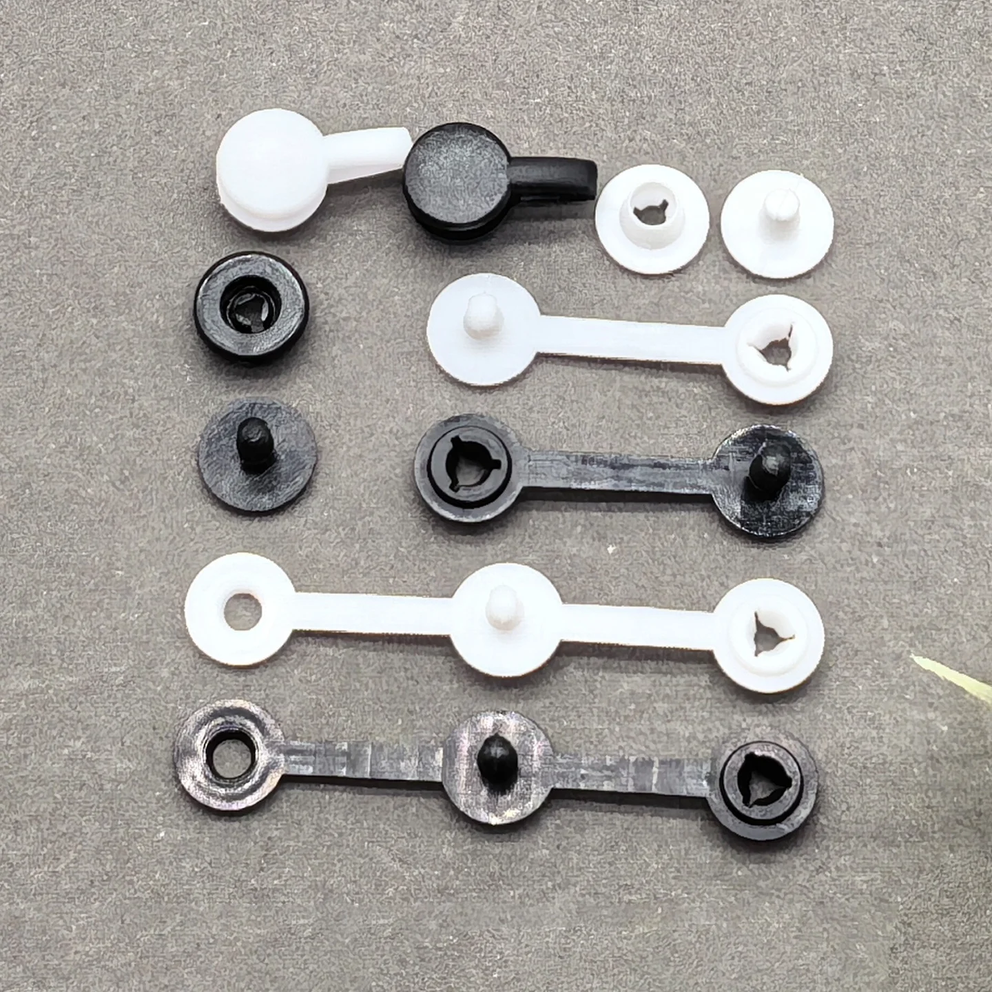 fivelas-de-etiqueta-antifurto-de-plastico-descartaveis-dois-em-um-fivelas-fixas-para-etiquetas-de-roupa-alfinetes-de-segura