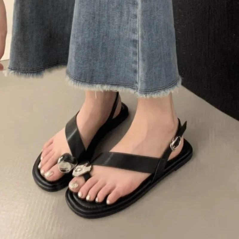 

Summer Narrow Band Women Slipper Fashion Metal Decoration Low Heel Slip on Ladies Elegant Slides Casual Outdoor Beach Flip Flop