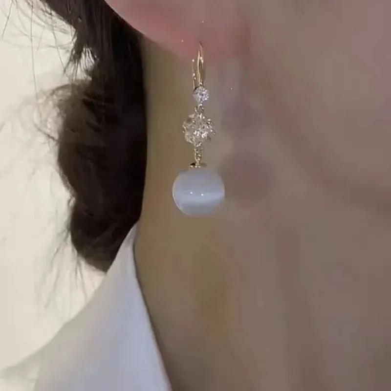 أقراط طويلة على شكل كرة أوبال 2026 أقراط عصرية جديدة على الطراز الأجنبي أقراط كلاسيكية فاخرة وخفيفة الوزن #2