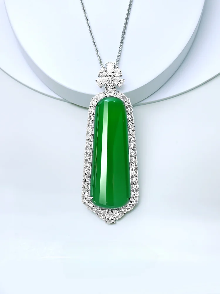 

Exquisite luxury fashion green chalcedony 925 pure silver necklace inlaid with high carbon diamond, niche retro ice variety