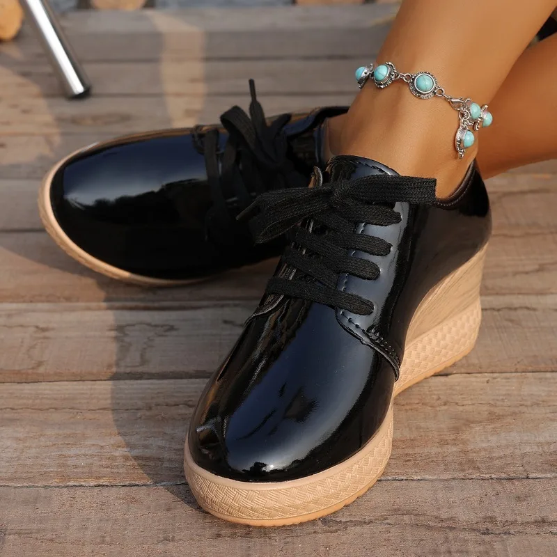 

Женские туфли на танкетке с ремешками, круглым носком, глубоким вырезом, нескользящей подошвой, в английском стиле, на низком ходу, без застежек