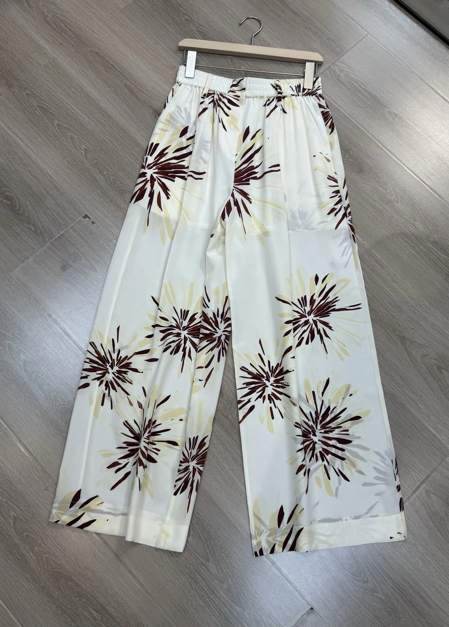Spring/Summer New Arrivals: High-Quality Women's Silk Set—Printed Collared Shirt + Wide-Leg Pants—Stylish, Versatile, and Casual