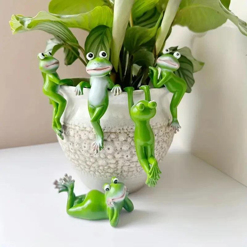 かわいい登山カエルの置物植木鉢ハガー樹脂ぶら下げカエルの彫刻屋外像植木鉢の装飾パティオの装飾品
