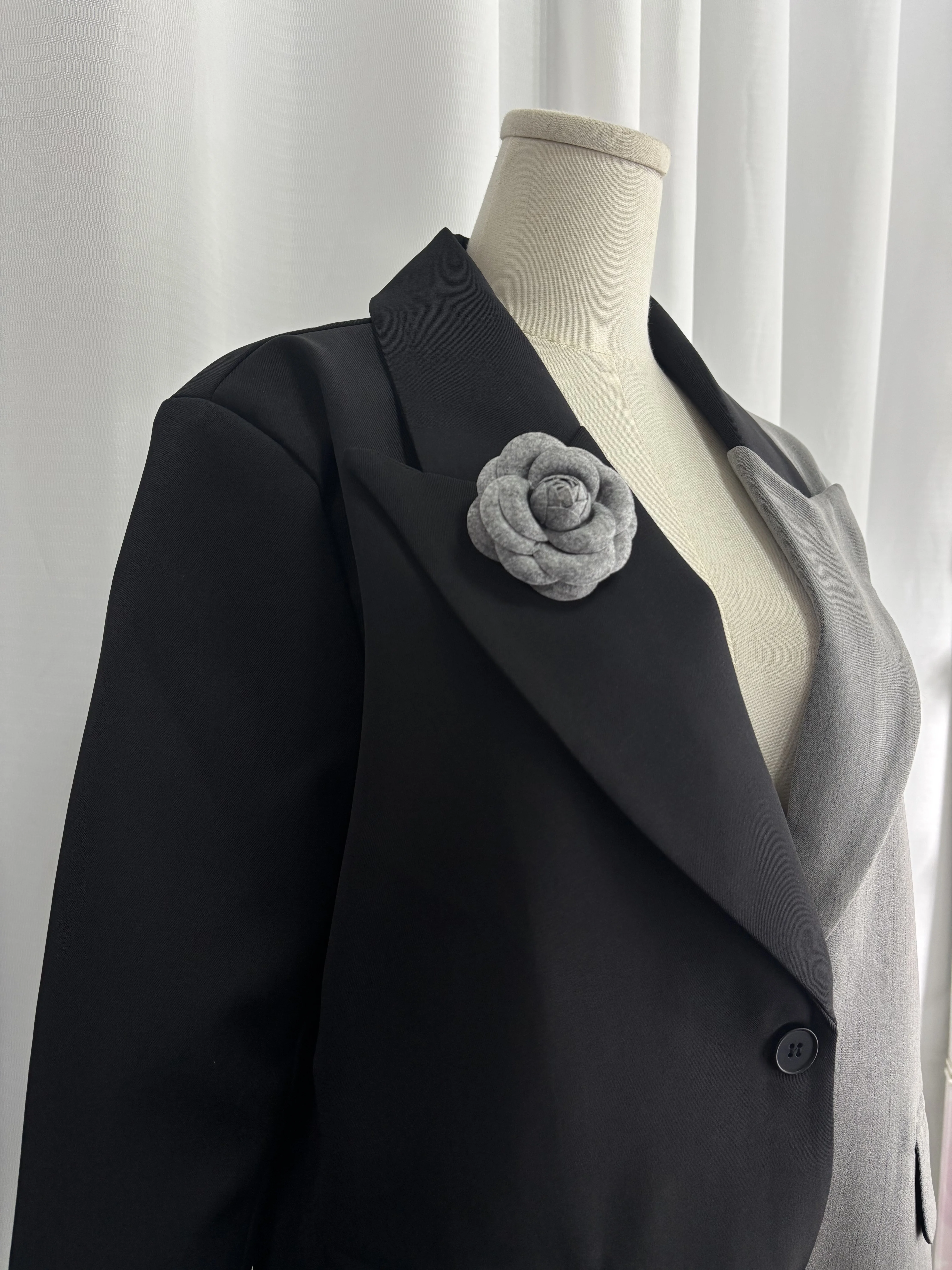 Real shot 2025 New Women's Irregular Color - Block Blazer, Niche Design High - End Temperament Shoulder - Padded Suit Jacket, Sp
