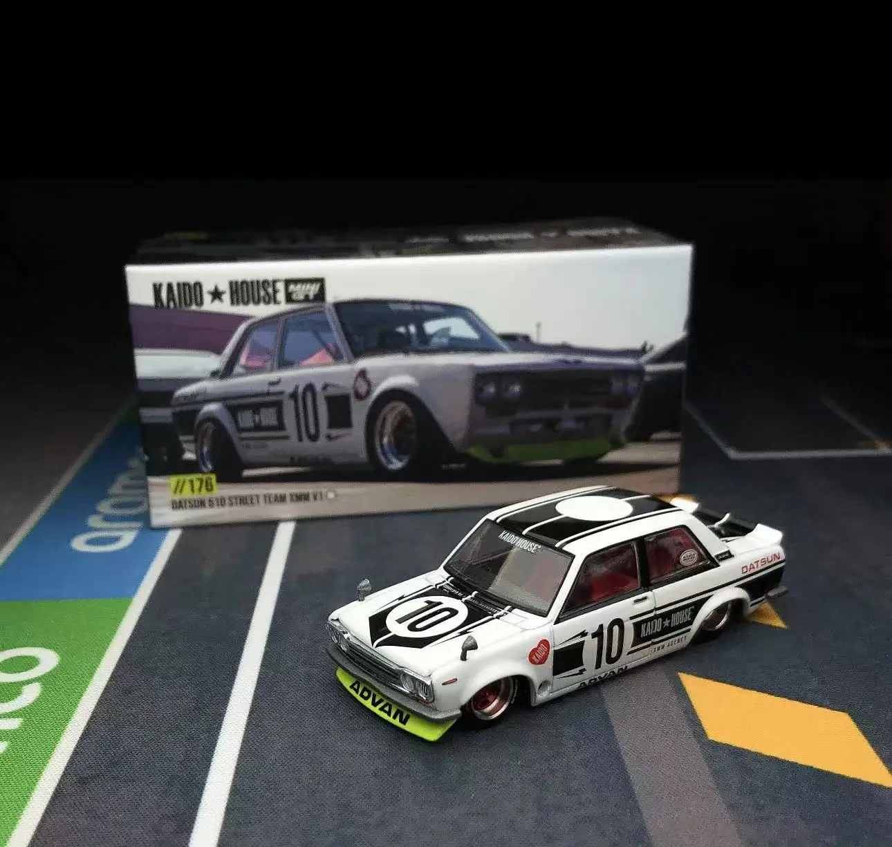

MINIGT KHMG176 In Stock 1:64 DATSUN 510 Street Team XMM V1 Diecast Car Model White Openable Hood Kaido House 165