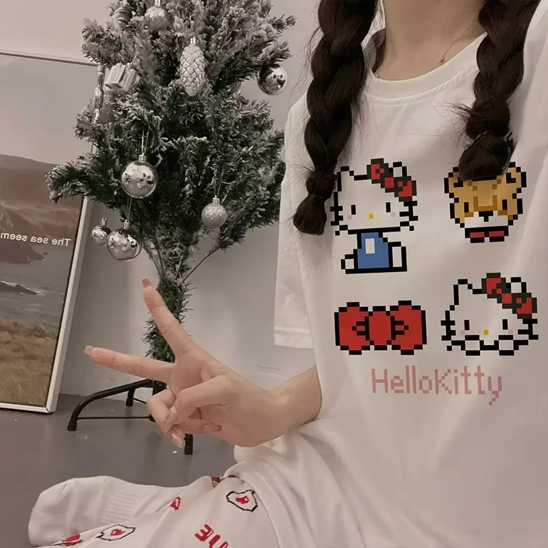 نسخة صيفية جديدة من تي شيرت Hello Kitty النسائي القطني برقبة دائرية النسخة الكورية من نماذج الرسوم المتحركة Hello Kitty ملابس علوية فضفاضة غير رسمية