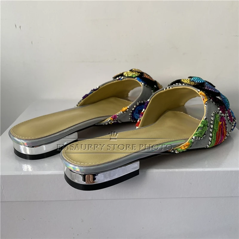 Pantofole da donna con fiore di strass di lusso tacco piatto ricamo colorato Slip-on Outwear muli per ragazze estate