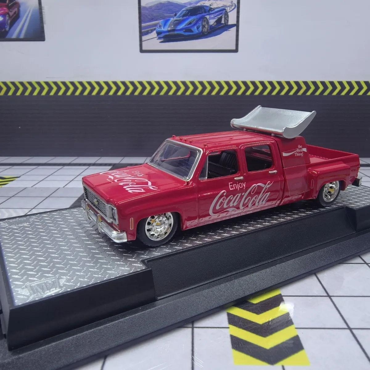 M2 1:64 1973 Chevrolet Slammed Racing Pickup Coca-cola Edition Die-cast Collectible