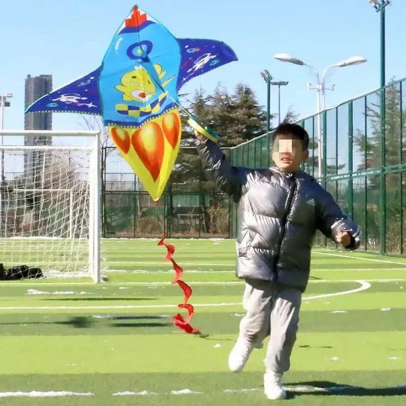 ว่าวหน้ายิ้ม ว่าวเด็ก ของเล่นว่าวแบบมีรอก ว่าวบินกลางแจ้ง ว่าวไนลอนริปสต็อป ว่าวปีกบิน สายร้อยว่าว ของเล่นว่าวการ์ตูน ว่าวรูปงู