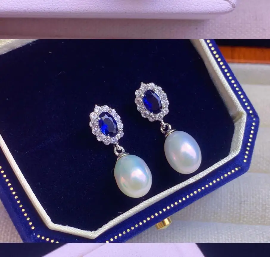 

Потрясающая пара серег из натурального белого жемчуга Южных морей диаметром 10–13 мм, 925 пробы.