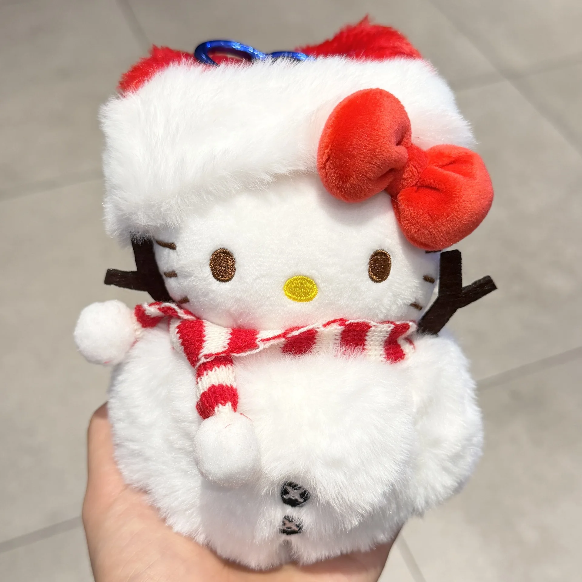 

Плюшевый брелок Sanrio Hello Kitty в образе милого снеговика с шарфом, мягкий аксессуар-подвеска для сумки, подарок для девочек