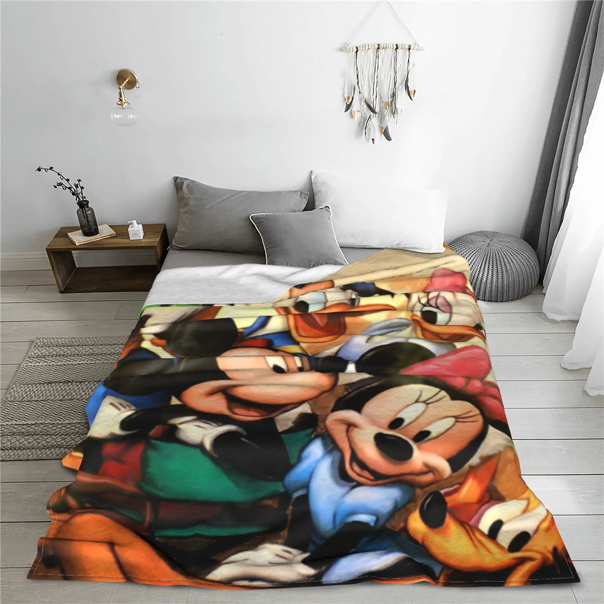 Mickey Mouse Donald Duck Flannel Blanket Minnie Goofy Goof Cartoon Awesome Throw Blanket Home 125*100cm Plush Thin Quilt Thin