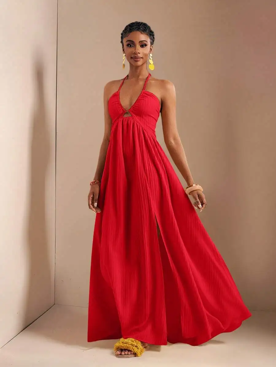 

Красное макси-платье с вырезом халтер, разрезом спереди и плиссированной юбкой