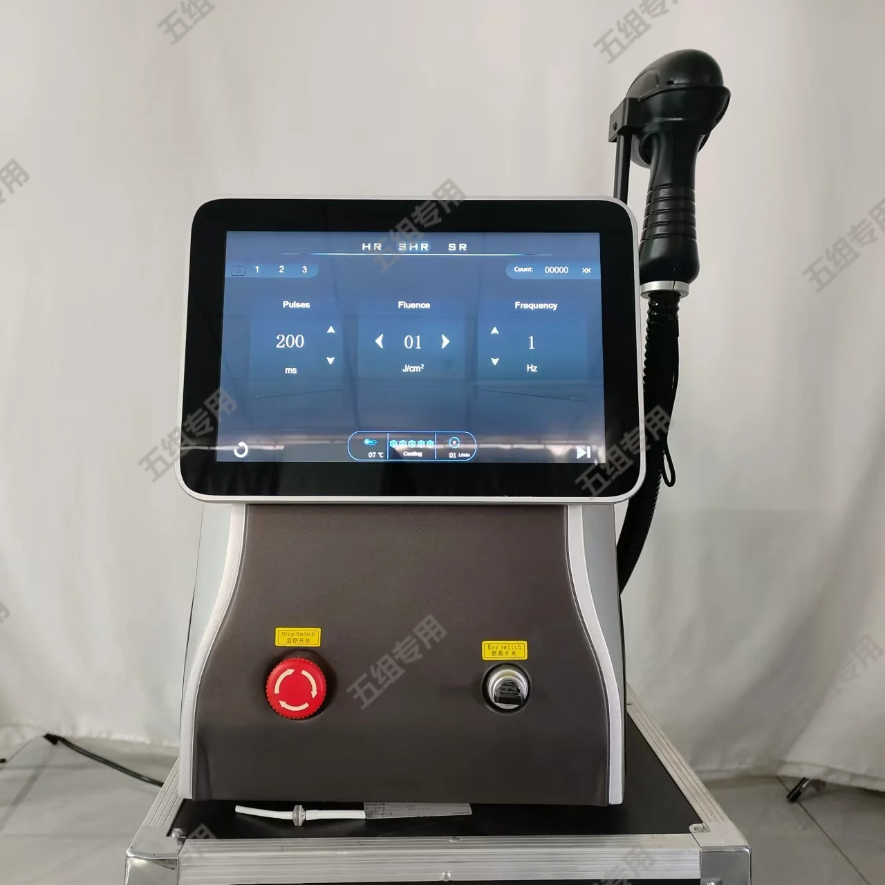 เครื่องกำจัดขนด้วยเลเซอร์กำลังสูง 808 นาโนเมตร 3 ความยาวคลื่น 755 1064 808 ไดโอดเลเซอร์ สำหรับกำจัดขนทั่วร่างกาย