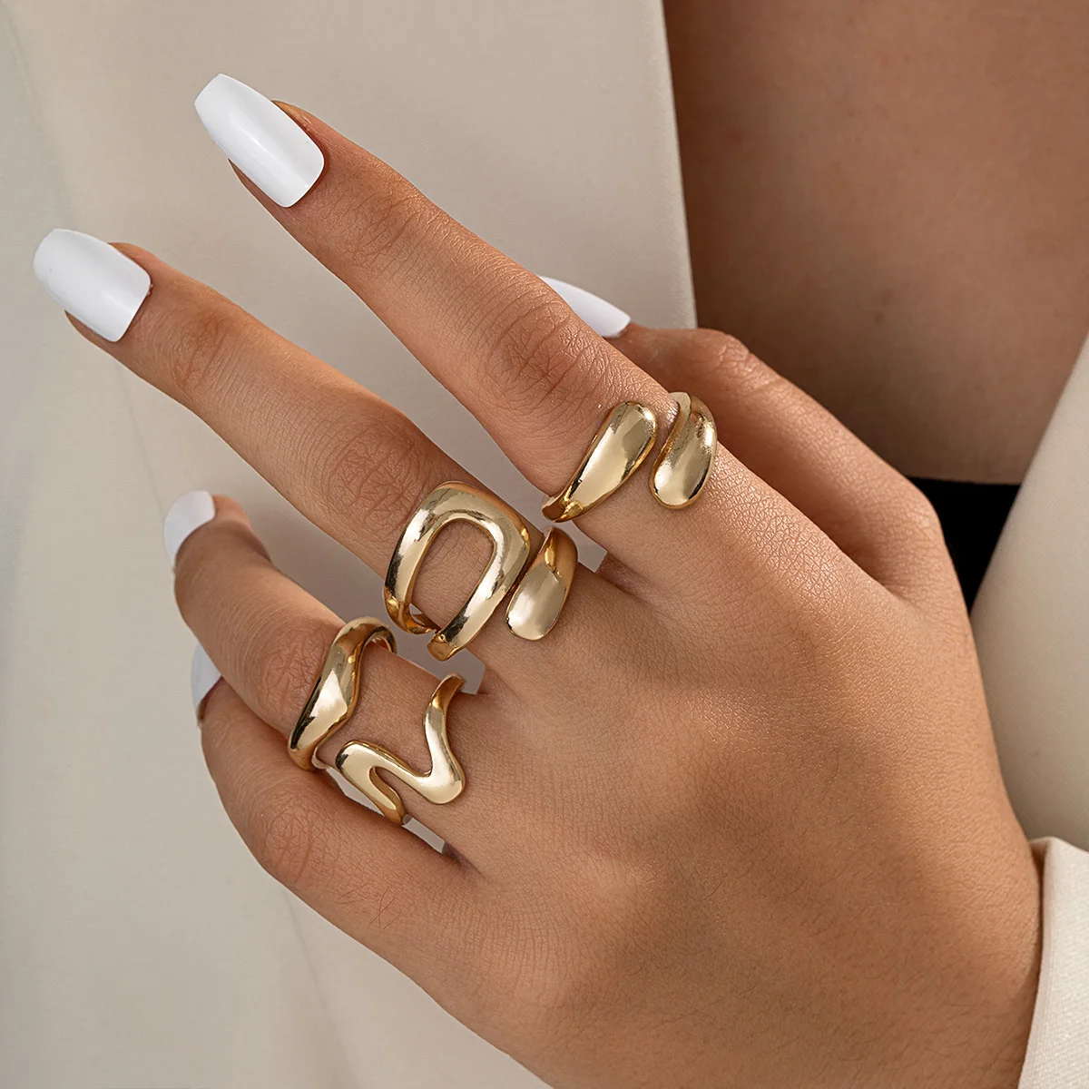 4-piece fashionable and personalized geometric metal wide face women's ring and ring set, versatile for daily use