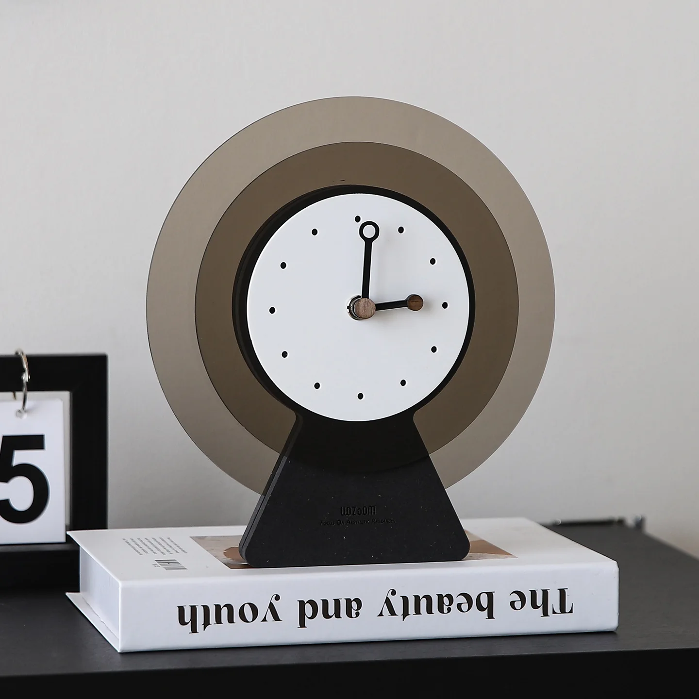 

Zml clock ornament - high-end creative home decor for living room, modern minimalist style, stylish atmosphere decoration