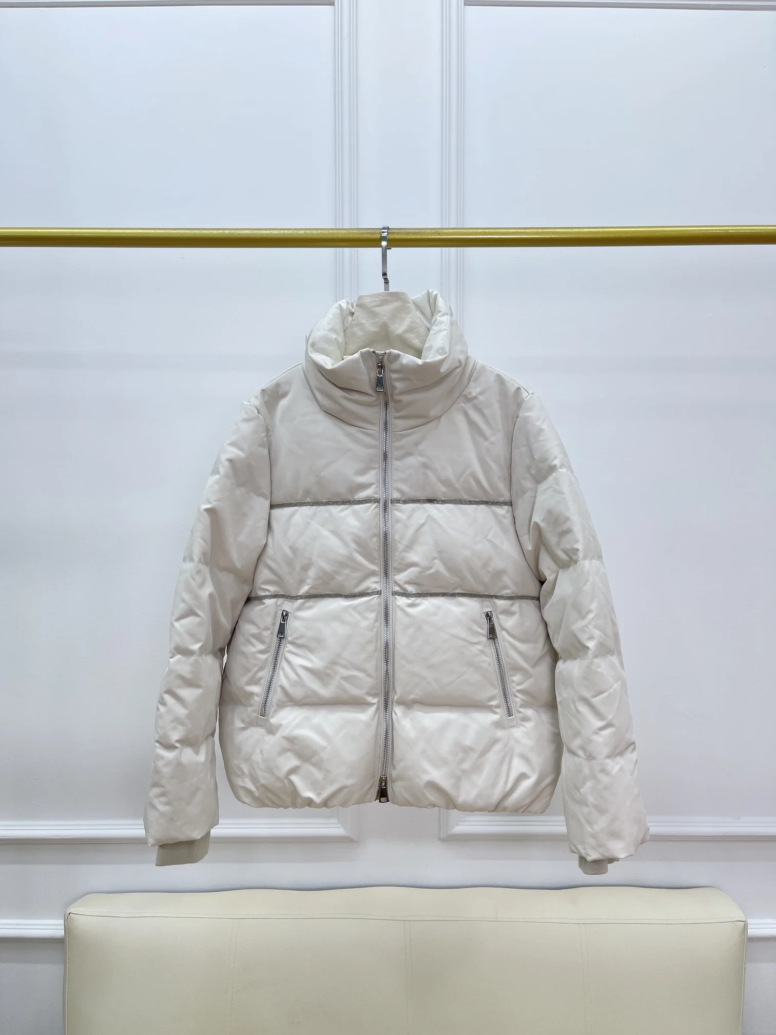 

Женская теплая пуховая куртка с бисерной цепочкой, зимнее модное пальто свободного кроя с воротником-стойкой и длинными рукавами