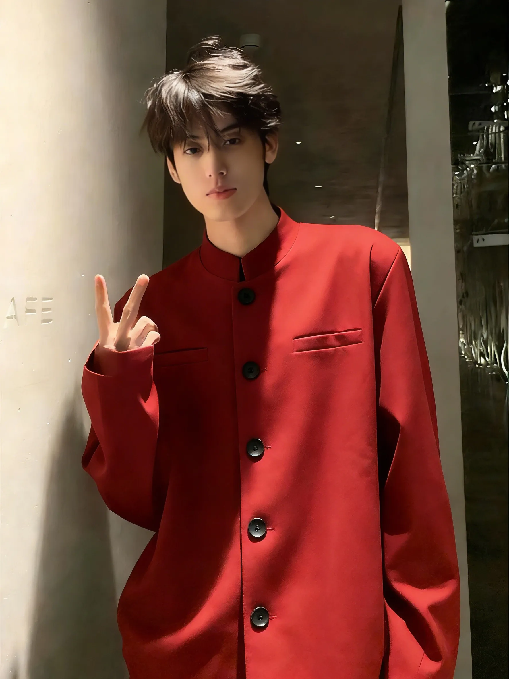 

Мужской демисезонный пиджак с подплечниками в стиле Red Wine, модный американский дизайн, с эффектом утяжки на плечах