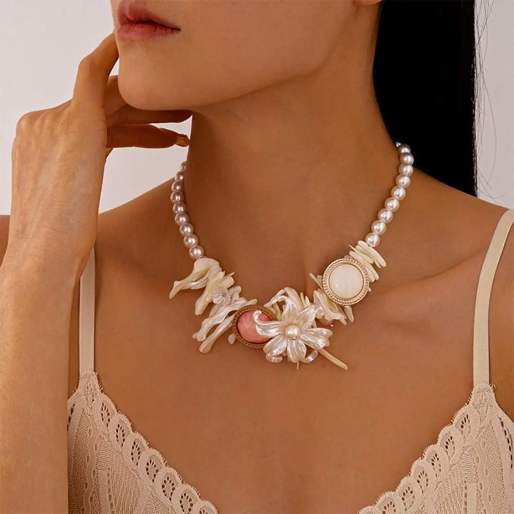 Creative Sweet Beach Necklace Jewelry Resin Petal Iris Flower Pendant Necklace Irregular Vacation Pearl Beaded Choker Women