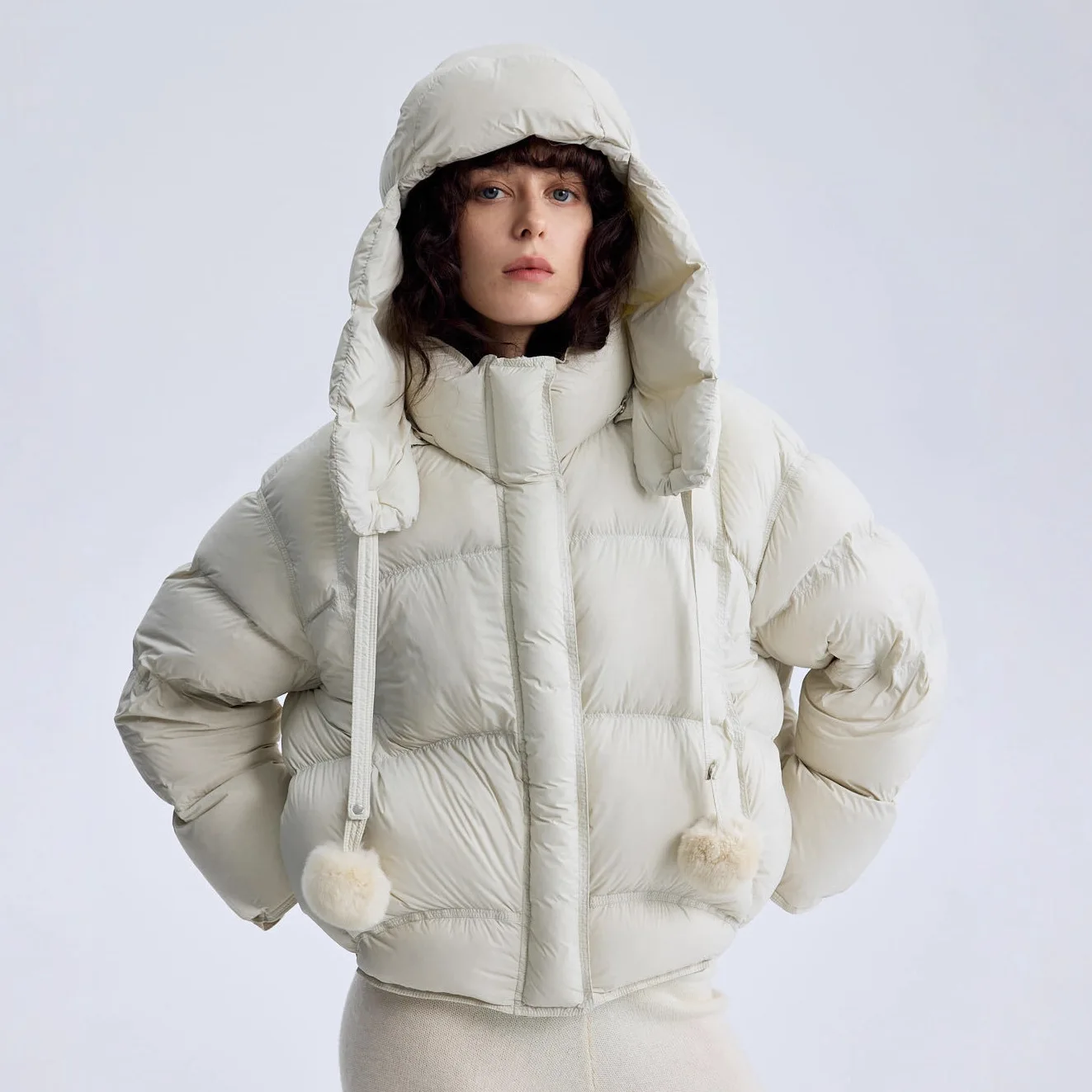 

Зимний короткий белый пуховик с капюшоном Cloud Puffer Parka Fluffy 90 White Duck Down Bread Coat Легкая куртка-пуховик с капюшоном