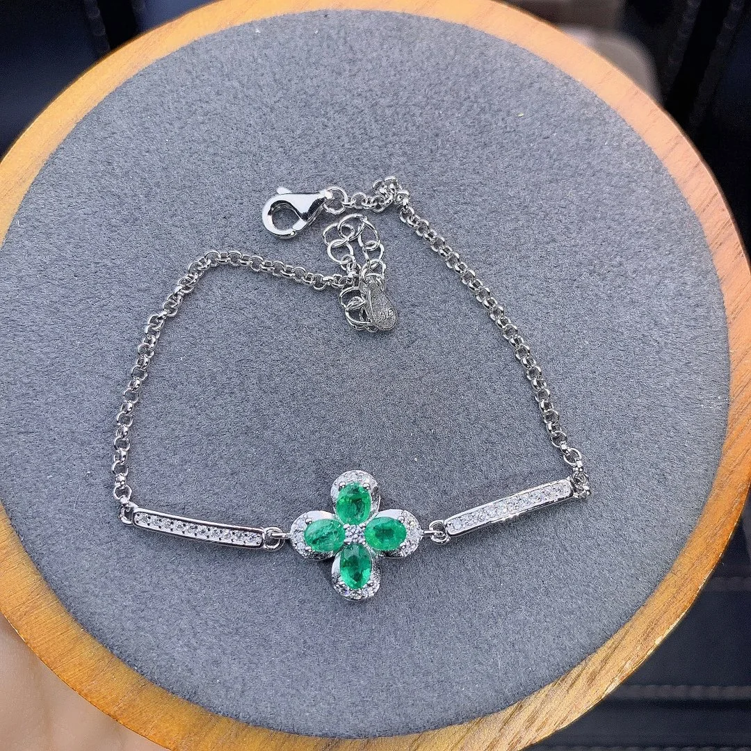 Женский браслет из серебра 925 пробы с натуральным изумрудом Женский браслет из серебра 925 пробы с натуральным изумрудом