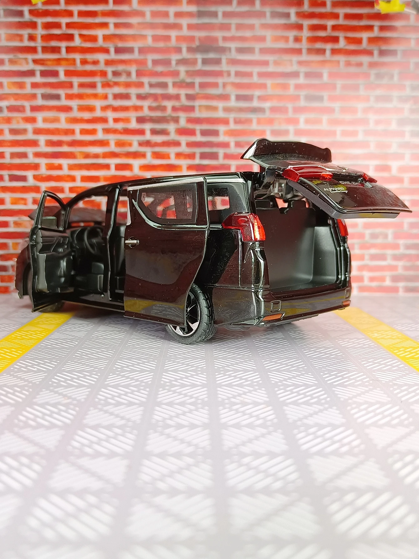 1:32 Erffa MPV legering bedrijfsvoertuig model autodeuren en motorkap kofferbak kan worden geopend heeft gesimuleerde geluids- en verlichtingsfuncties