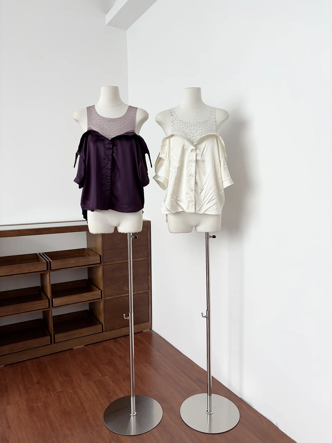 

Diamond Embellished See-through Short Sleeve Women's Shirt Summer Slim Fit Versatile round Neck Top Commute Style Pure Color