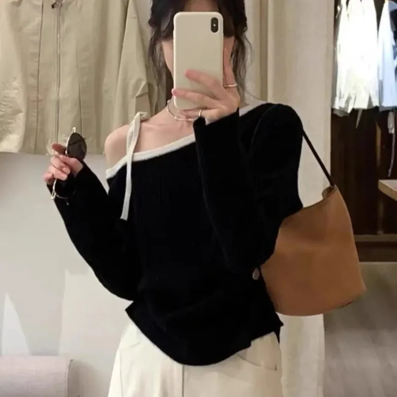 Minimamente cor contrastante fora do ombro emagrecimento camisola de malha de manga longa feminina outono inverno suave casual pulôver topos