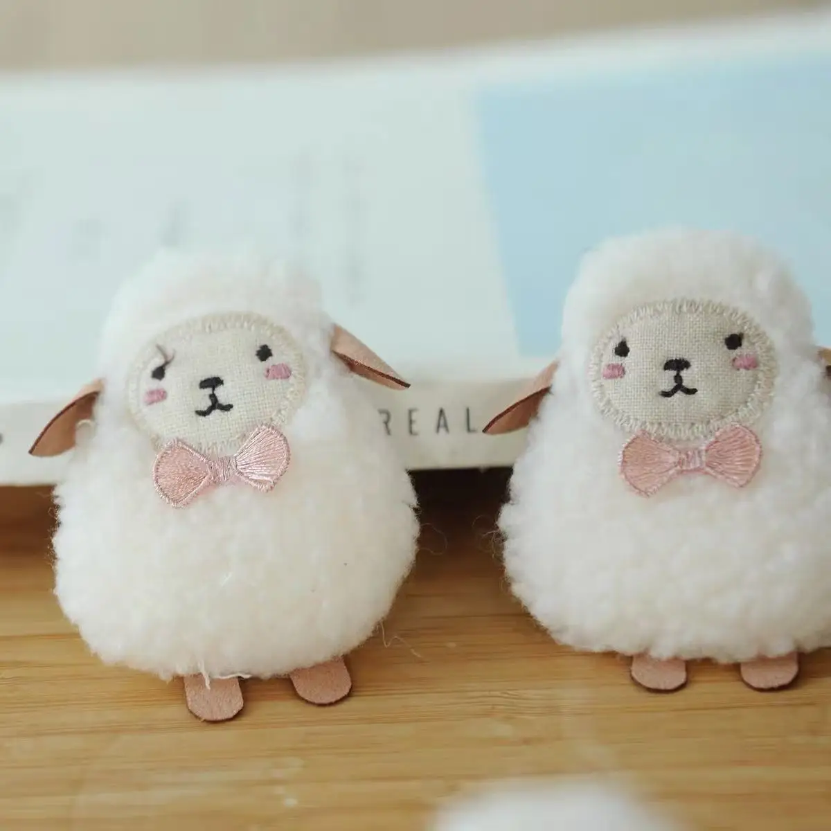 Brooch Pin Plush Cartoon Sheep Doll Cute Soft White Small Lightweight Bag Clothing Accessory Decoration for Women