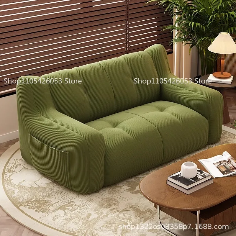 Sofá de tela, sala de estar nueva, sofá doble, apartamento pequeño, tatami en el suelo, dormitorio, sillón estilo crema.