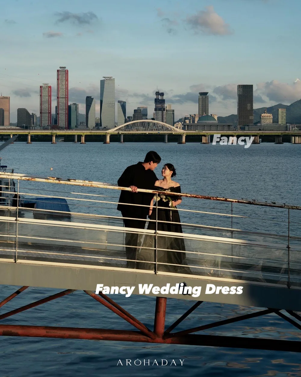 화려하지만 심플한 오프숄더 웨딩드레스, 리본 장식, 한국 스타일 사진 촬영용, A라인, 부드러운 새틴 소재, 바닥까지 닿는 길이, 맞춤 제작 가능