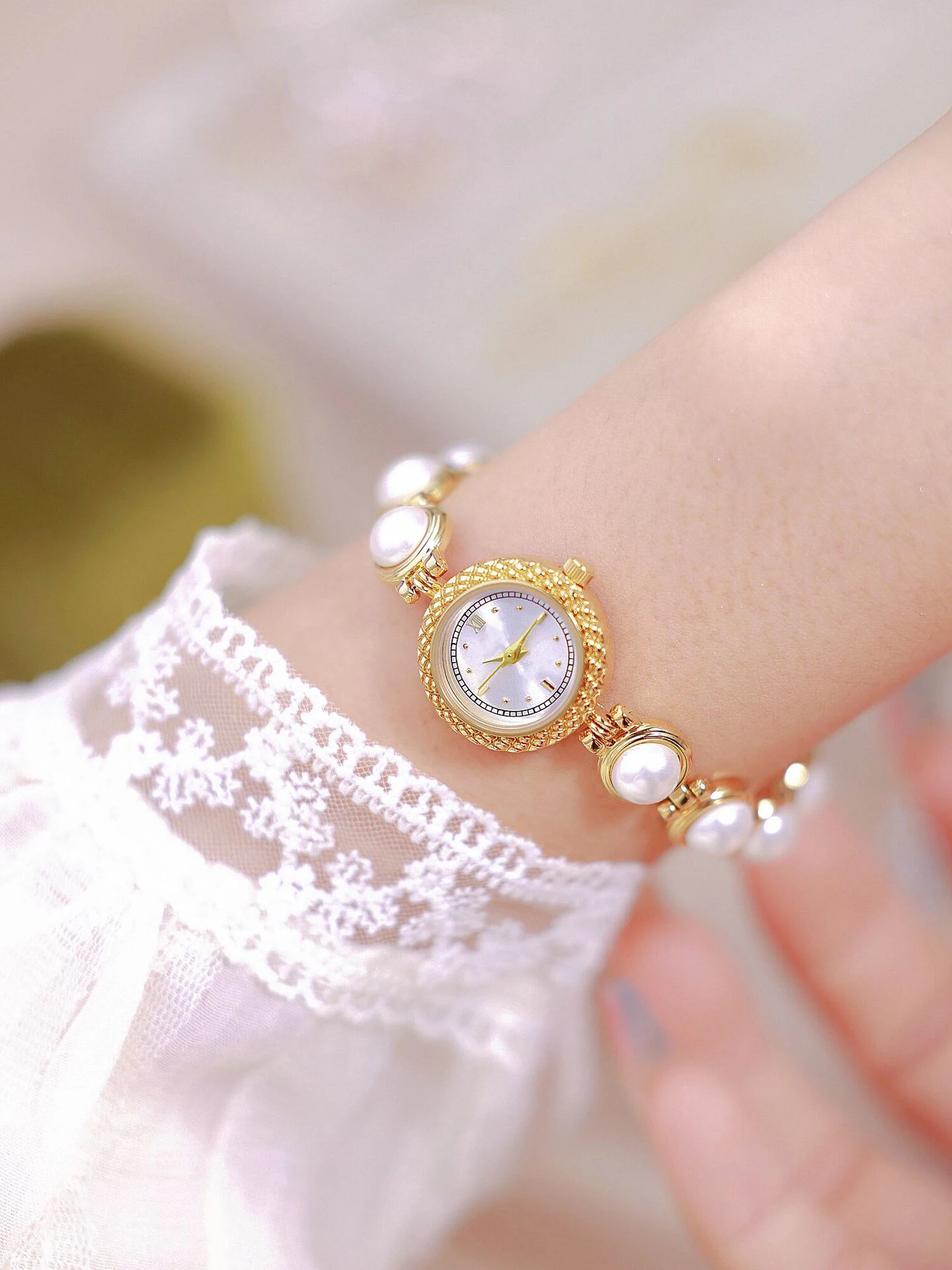 Ladies simple fashion with pearl quartz bracelet watch