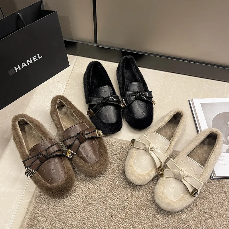 حذاء مسطح من القطيفة للنساء لخريف وشتاء 2025 سهل الارتداء مبطن بالصوف ونعل ناعم وعقدة على شكل فيونكة مريحة للمشي في المنزل في الهواء الطلق