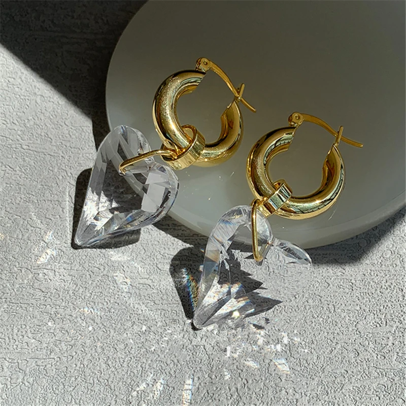 New transparent heart-shaped crystal earrings a pair of ear buckle senior sense of temperament ear accessories female wholesale