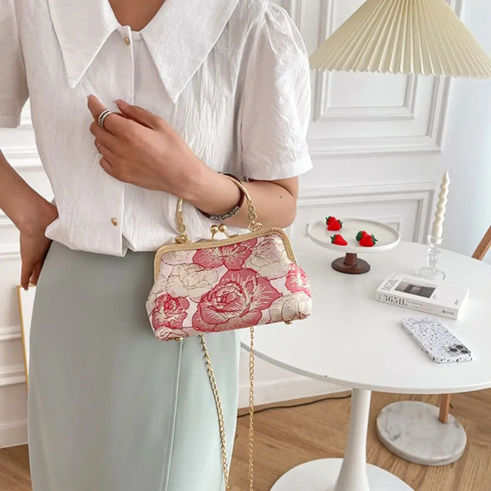 

Cheongsam Accessories Embroidery Banquet Bag Large Capacity Shoulder Bag Hanfu Handbag Crossbody Bag Wrist Bag Ladies Clutch Bag
