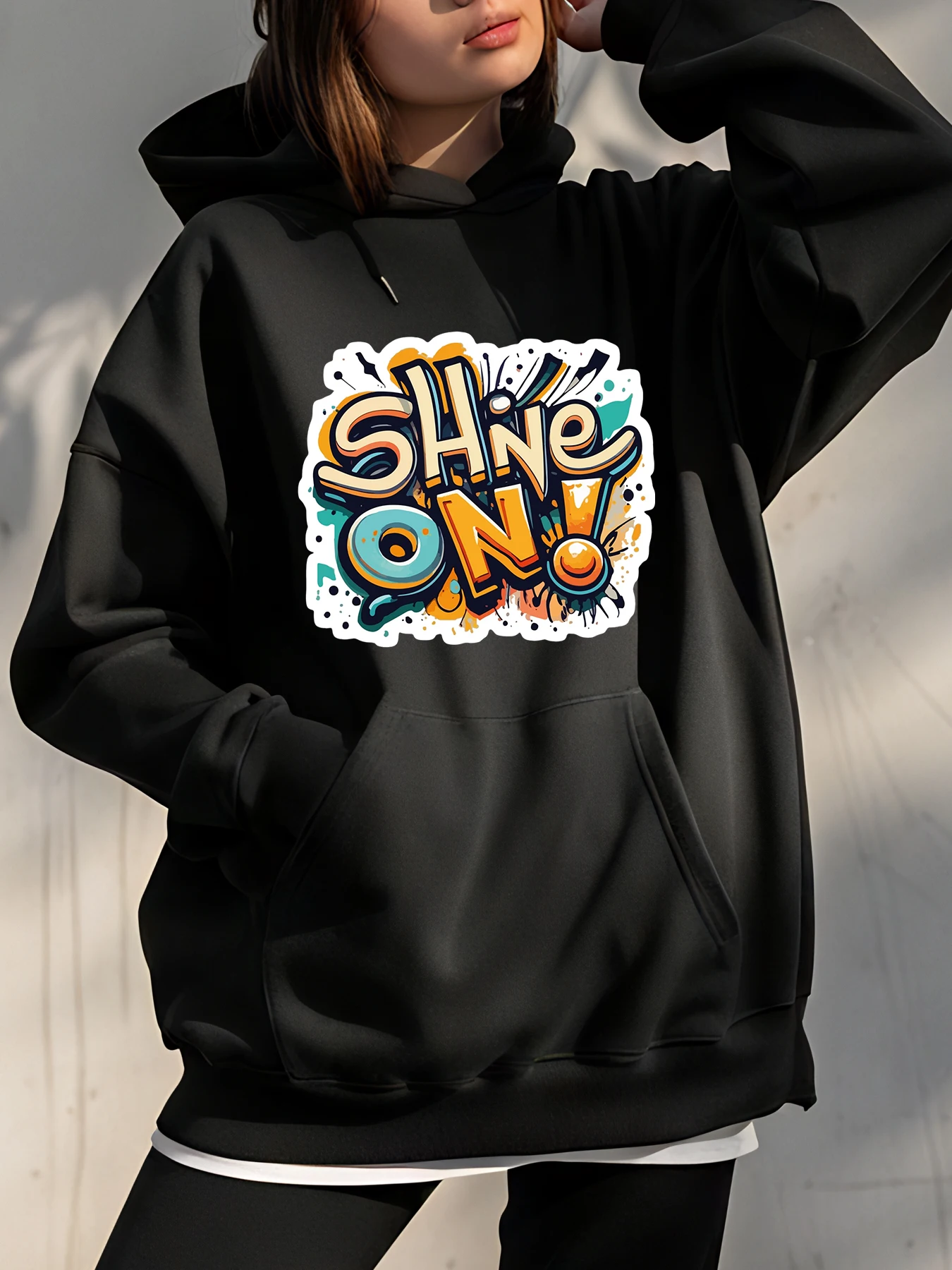 

Блестящая толстовка с принтом граффити, повседневная толстовка, уличная одежда, модная женская одежда больших размеров в городском стиле