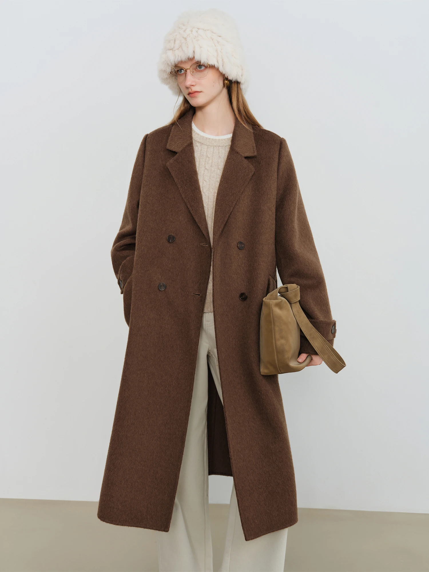 ZIQIAO Petite Straight Shoulder White Camel Wool Coat Women 2025 New Woolen Coat Temperament Commuting